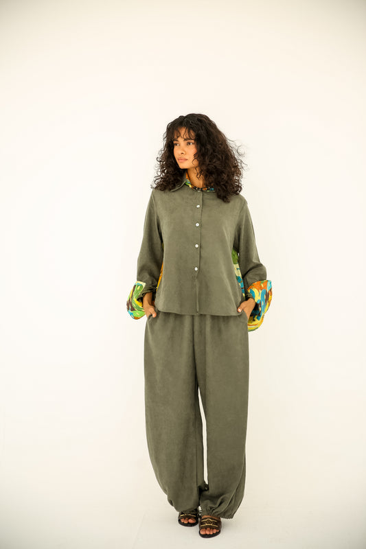 Cobra fabric set with colored foil trim in Olive