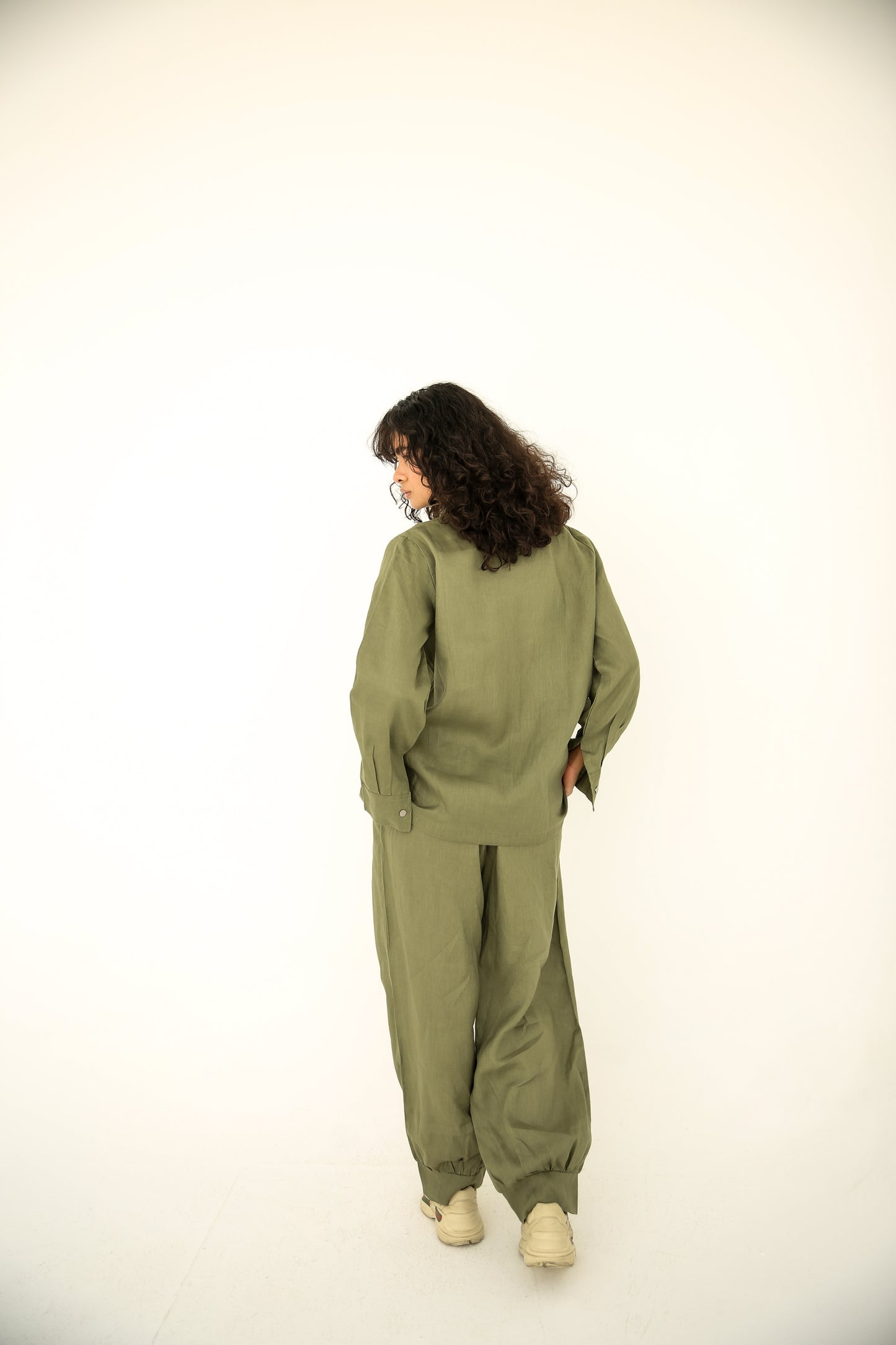 Pure linen set in olive green