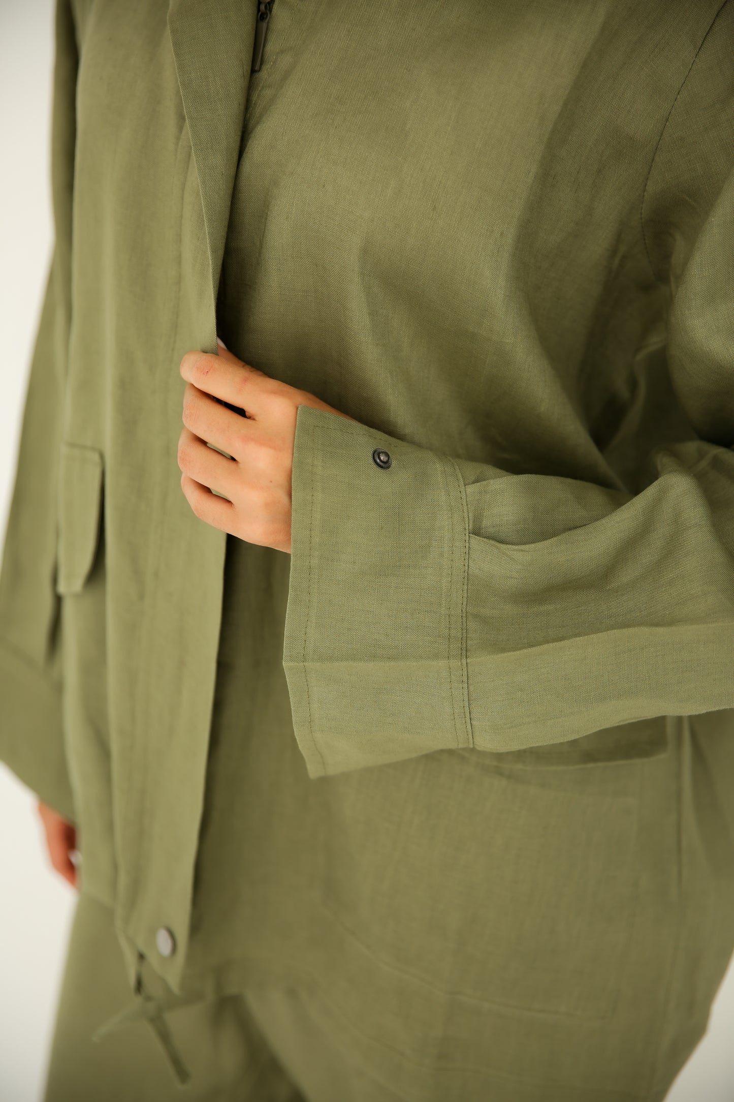 Pure linen set in olive green
